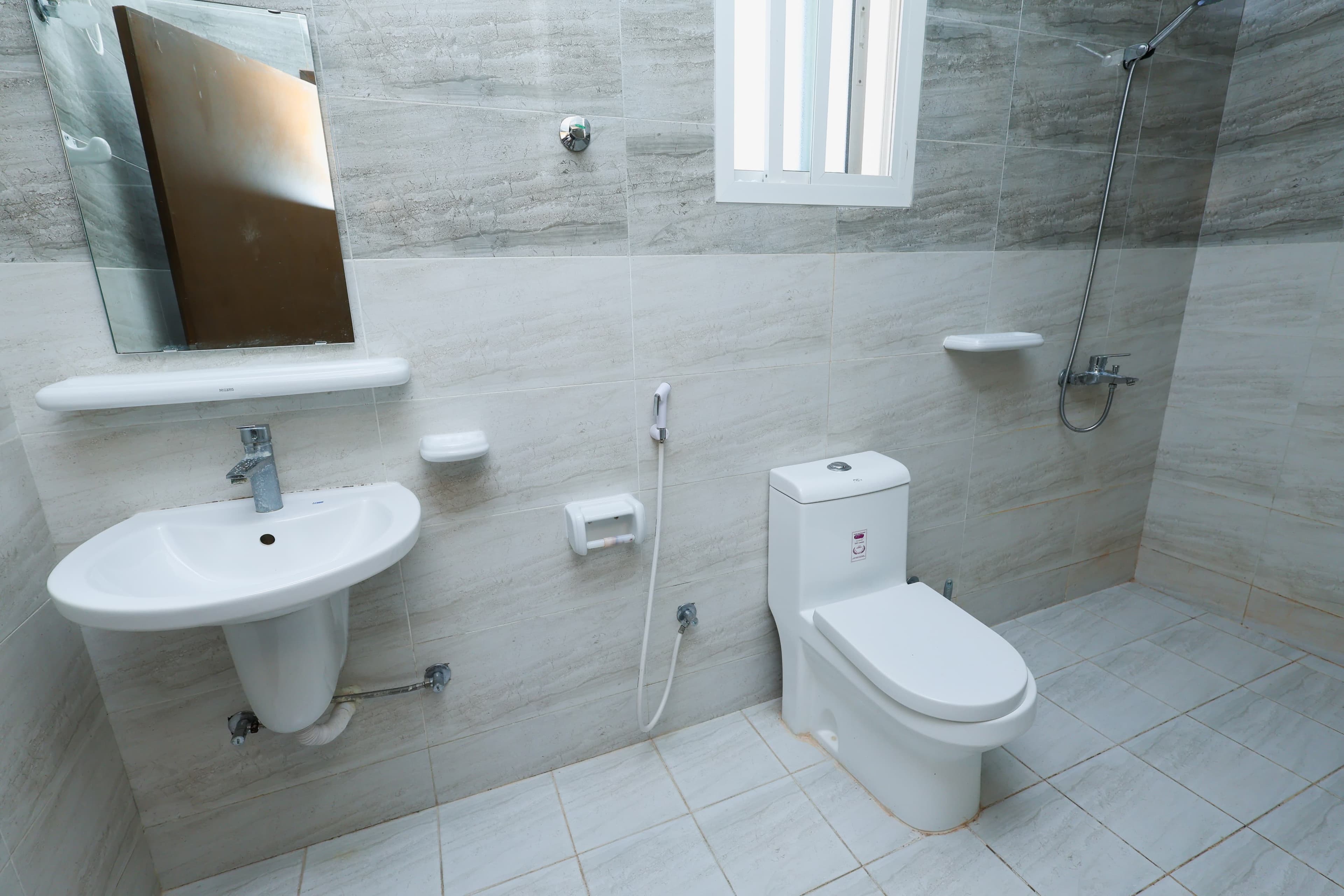 الحمام في شقة شقة بغرفتين المفروشة